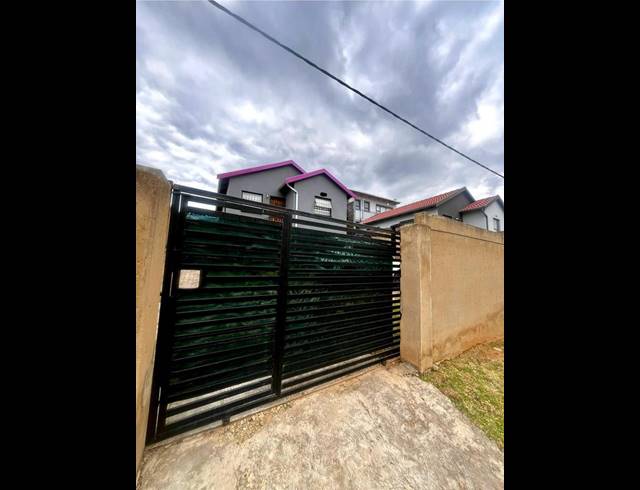 2 BEDROOM HOUSE FOR SALE IN FLEURHOF